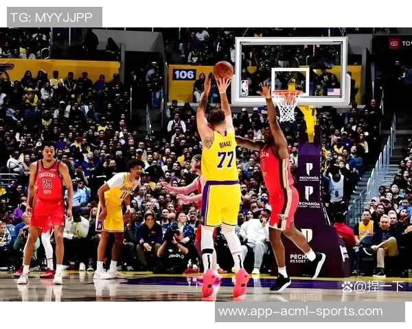 克莱称赞PJ华盛顿具备全明星潜力期待其攻防两端表现更佳 克莱称赞PJ华盛顿具备全明星潜力期待其攻防两端表现更佳