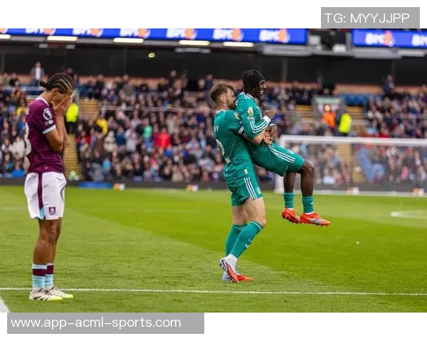 弗莱明接哈特曼传中再进一球伯恩利扩大领先优势狼队陷入困境