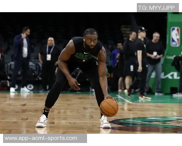 杰伦布朗谈球队现状强调未来潜力与成长空间仍需努力